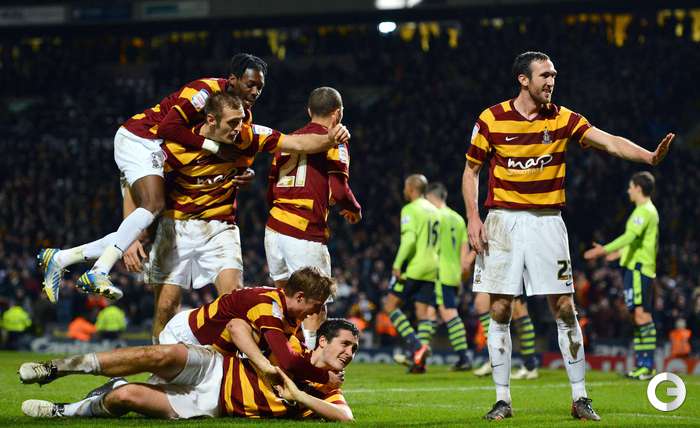 \"Брэдфорд\" - первый финалист Кубка английской лиги