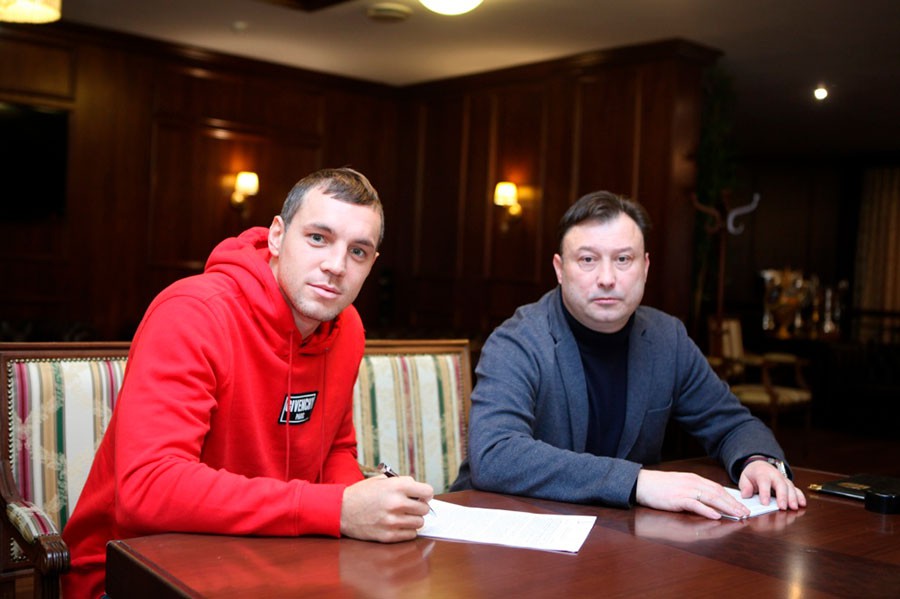 Дзюба стал игроком \"Арсенала\" из Тулы