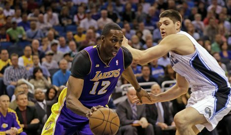 НБА: \"Лейкерс\" за счет 39 очков Ховарда одолел \"Орландо\" 