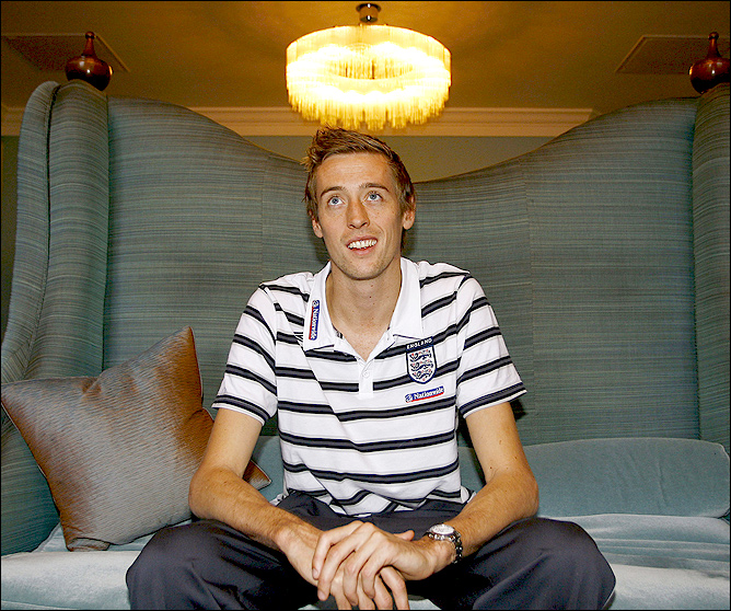 \"Вест Хэм\" попытается подписать Питера Крауча