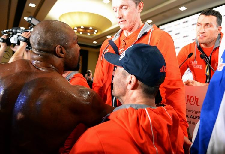 Кличко просит остановить Бриггса