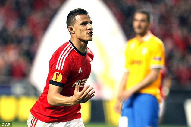 \"Севилья\" и \"Бенфика\" с побед стартовали в полуфинале Лиги Европы