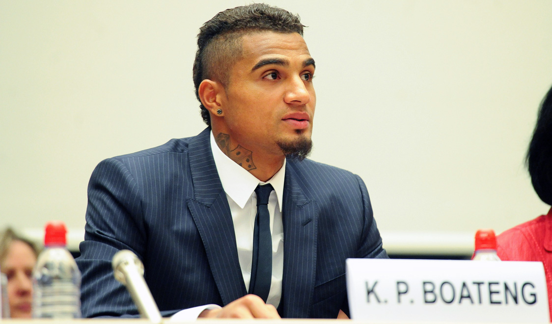 Боатенг подпишет контракт с \"Шальке-04\"