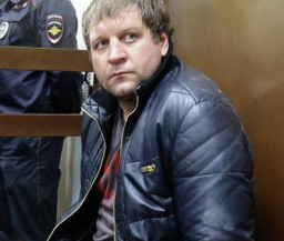 Суд продлил Александру Емельяненко срок содержания под стражей