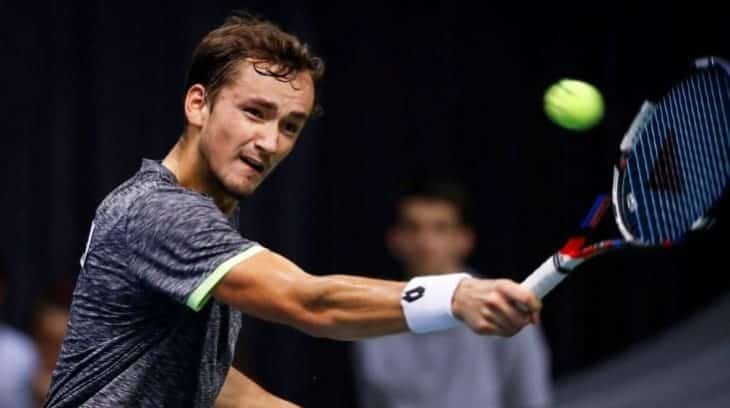 Медведев уверенно переиграл Бхамбри