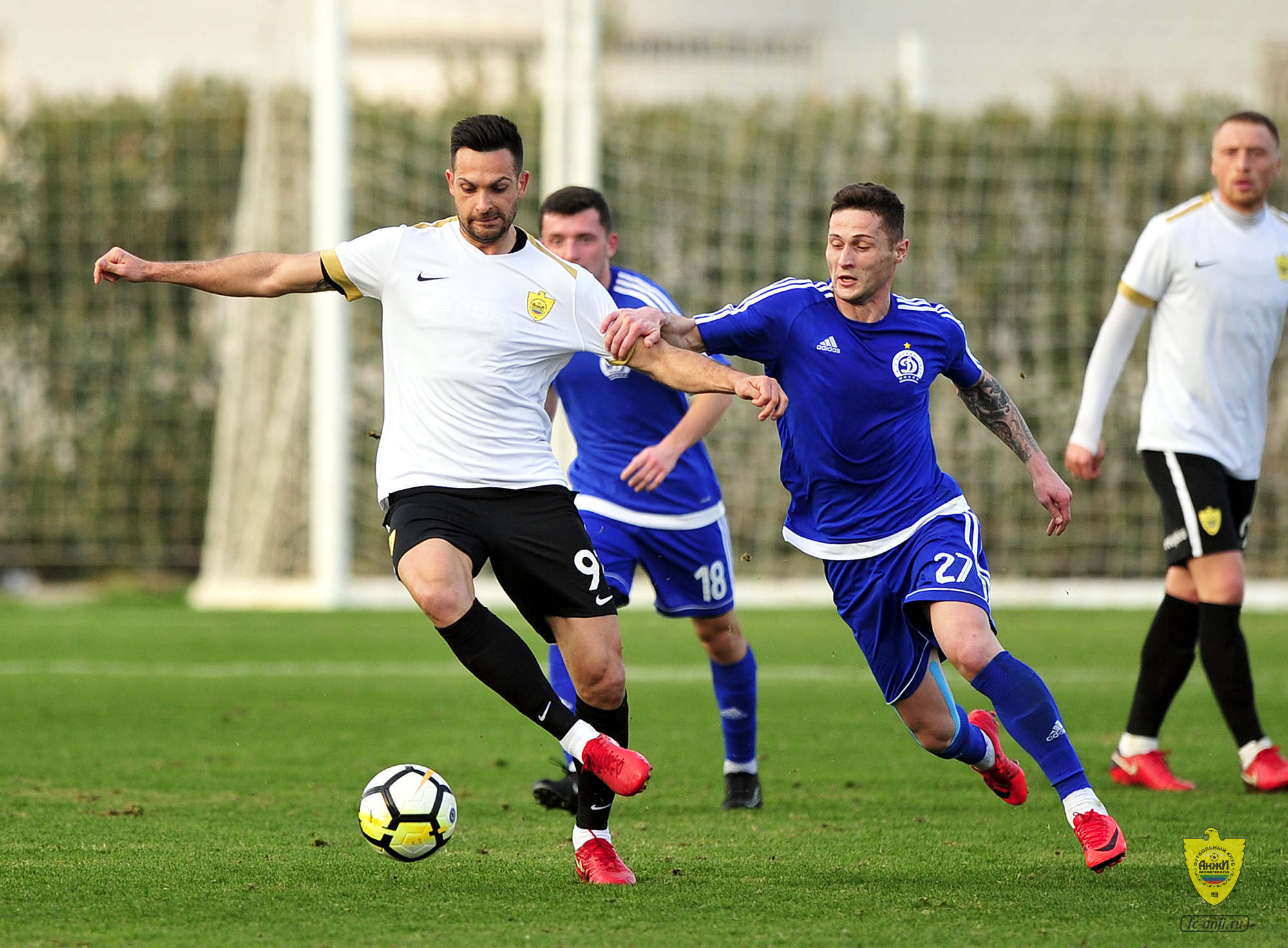 \"Анжи\" уверенно переиграл \"Динамо Минск\"