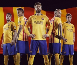 "Барселона" презентовала новую форму, в которой будет играть в следующем сезоне