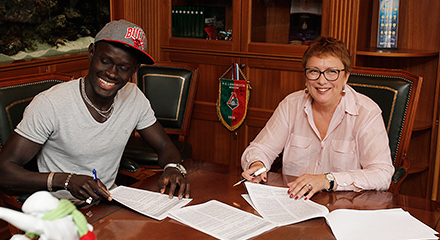 Ниассе продолжит карьеру в \"Локомотиве\"