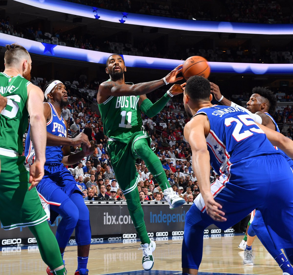 \"Бостон\" отпраздновал победу над \"Филадельфией\"