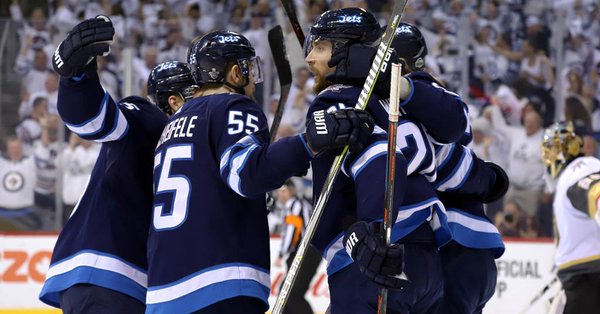 \"Виннипег\" повел в серии с \"Вегасом\"