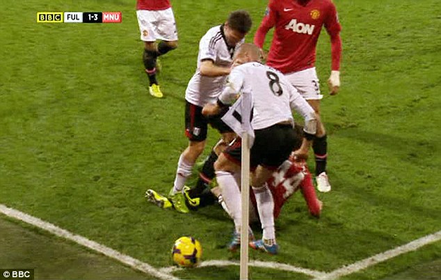 Защитник \"дачников\" дисквалифицирован за фол на Янузае