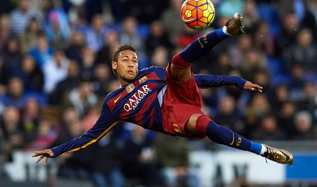 Неймар пока не продлил контракт с \"Барселоной\"