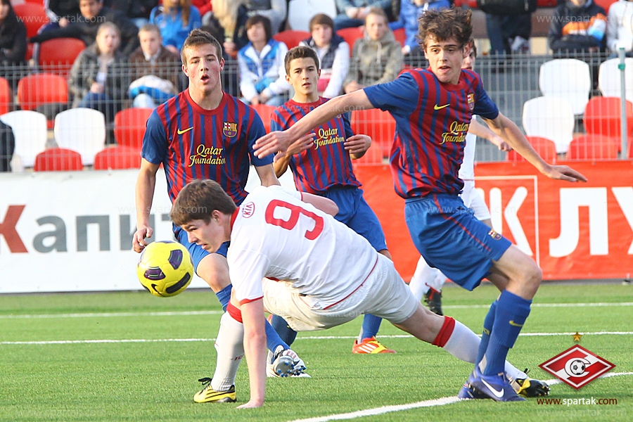 \"Барселона\" снова сыграет на Кубке \"Спартака\"
