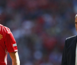 Моуриньо не исключает что Ибрагимович может остаться в "Манчестер Юнайтед"