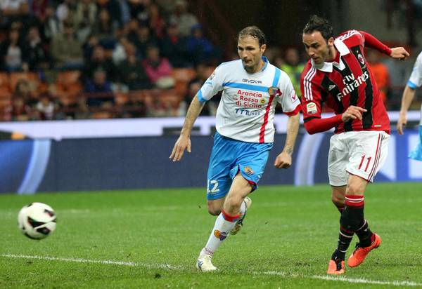 Дубль Паццини приносит \"Милану\" победу над \"Катанией\"