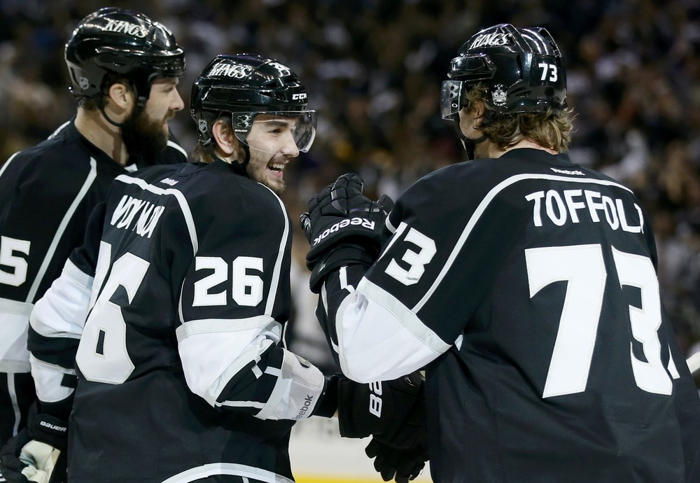 НХЛ. \"Лос-Анджелес\" в третьей игре обыграл \"Чикаго\"