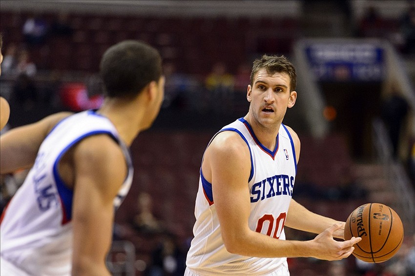 Игрок клуба НБА спел в баре