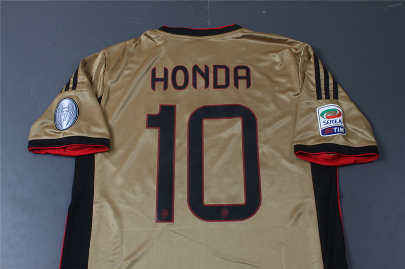 \"Россонери\" презентуют \"армейца\" Хонду 8-го января