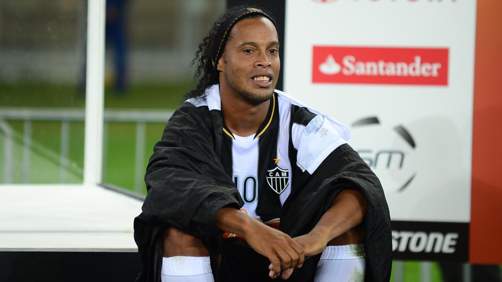 Экс-\"барселонец\" Роналдиньо стал свободным агентом