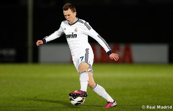 \"Малага\" хочет приобрести Дениса Черышева