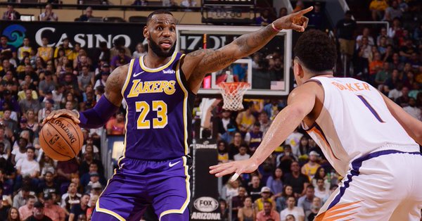 \"Лейкерс\" одержали первую победу в сезоне