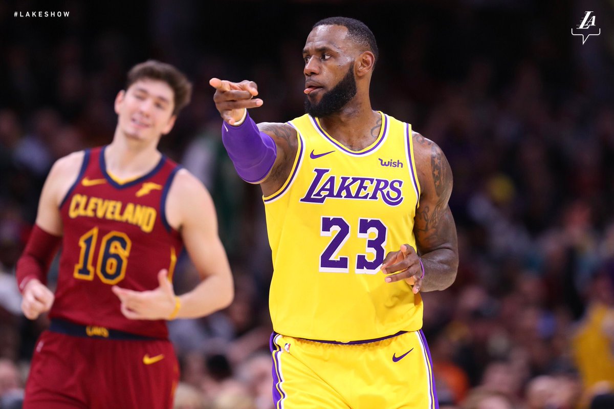 \"Лейкерс\" в гостях победили \"Кливленд\"