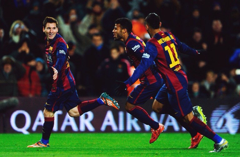 Месси принес победу \"Барсе\" в матче против \"Вильярреала\"