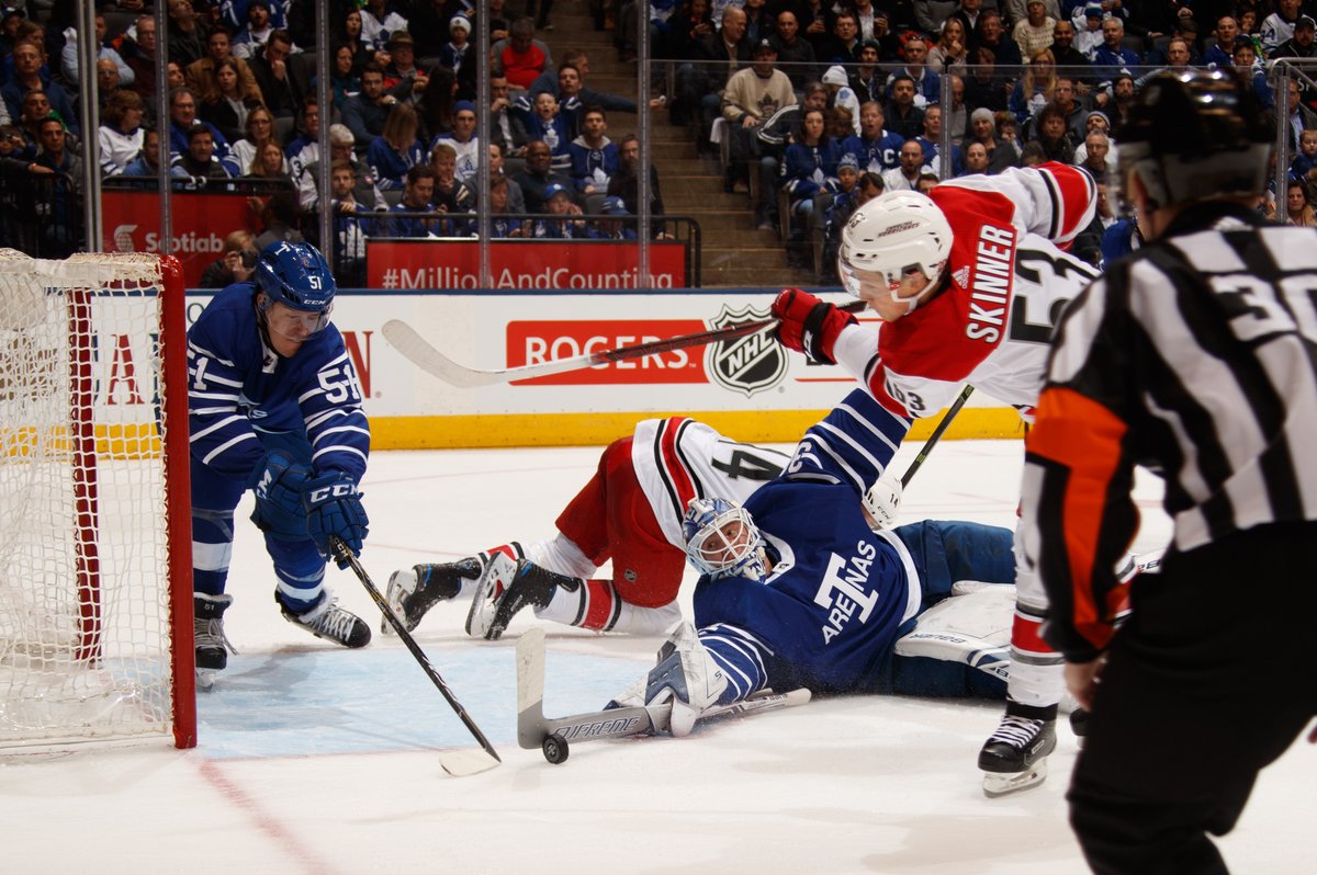 \"Каролина\" пропустила 8 голов от \"Торонто\"