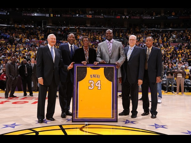 \"Лос-Анджелес Лейкерс\" навсегда закрепил 34-й номер за \"Шаком\"