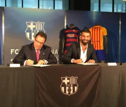 Барселона официально представила Турана