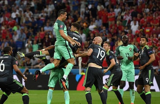 Португалия - первый финалист Евро-2016