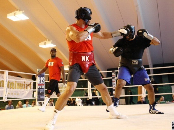 Кличко провел отркытую тренировку в преддверии поединка с Пьянетой 