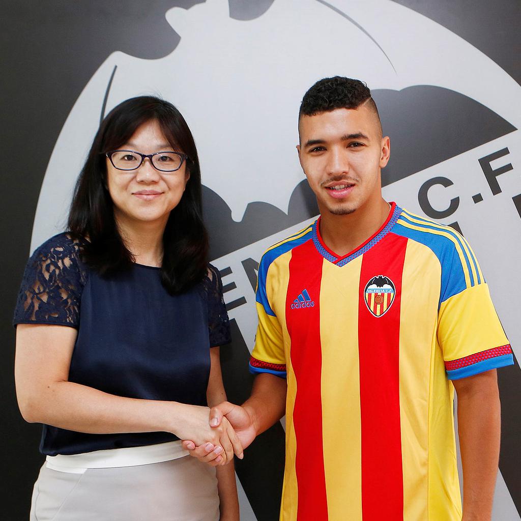 \"Валенсия\" подписала вундеркинда ПСВ Баккали