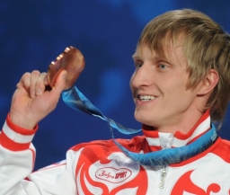 Скобрев - чемпион России по конькобежному спорту в многоборье