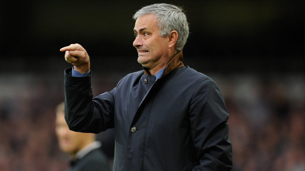 Азар пожелал удачи  Моуринью в \"МЮ\"