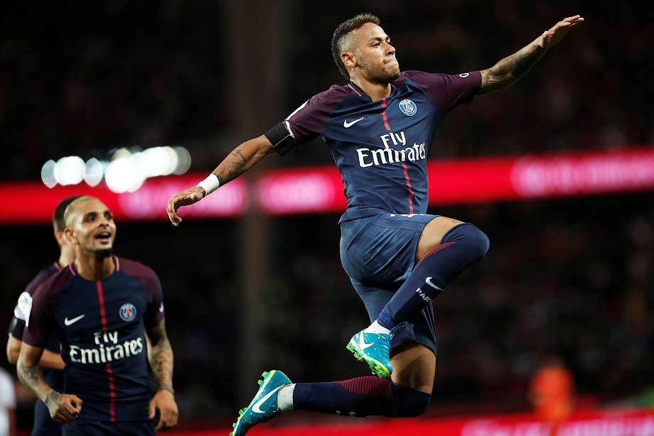 Дибала, Неймар и Канте - в списке претендентов на \"Золотой мяч\"