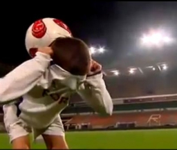 Британские журналисты нашли видео футбольных трюков юного Янузая