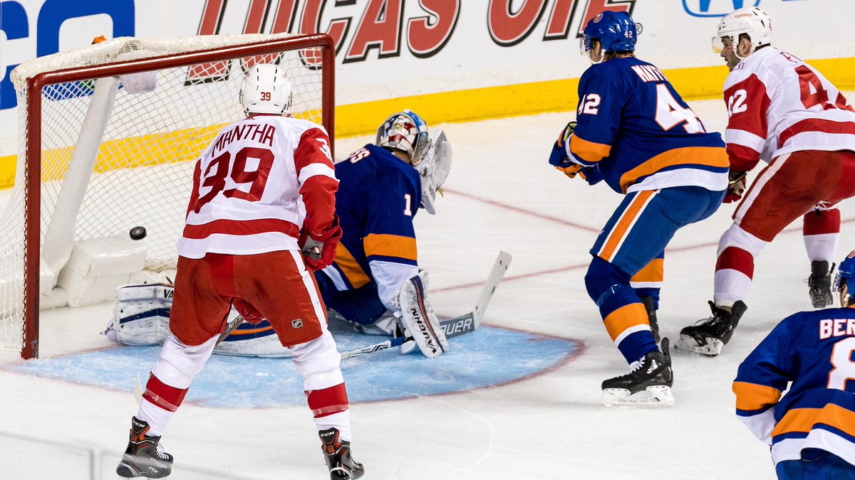 \"Детройт\" разобрался с \"Айлендерс\"