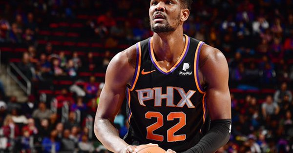 \"Финикс\" уступил на выезде \"Детройту\"