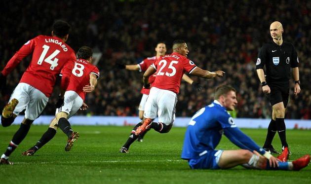 \"Манчестер Юнайтед\" без проблем обыграл \"Сток Сити\"