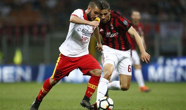 \"Милан\" неожиданно проиграл \"Беневенто\" 