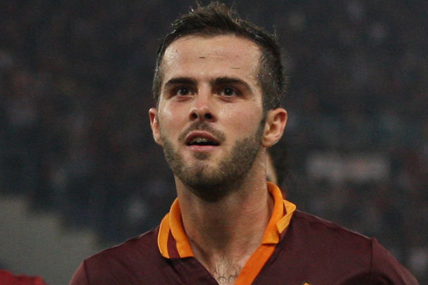 \"МЮ\" нацелился на хавбека \"Ромы\"