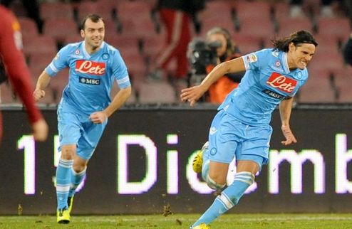 Хет-трик Кавани принёс победу неаполитанцам