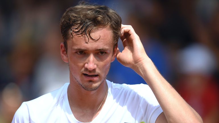 Медведев уверенно победил де Минора