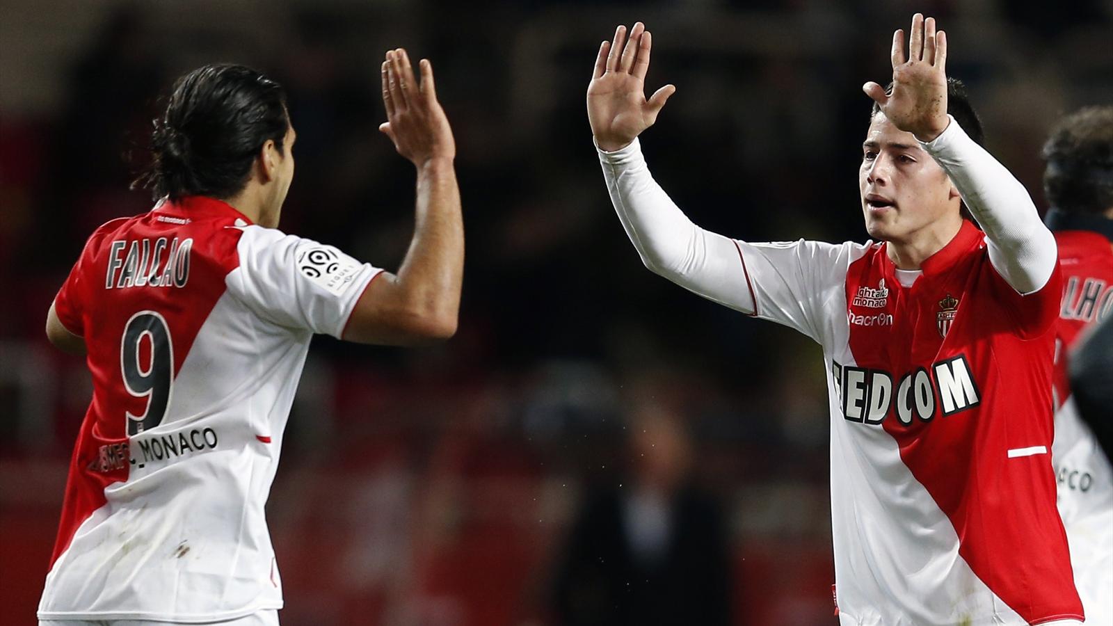 Болельщики \"монегасков\" требуют вернуть деньги за сезонные абонементы