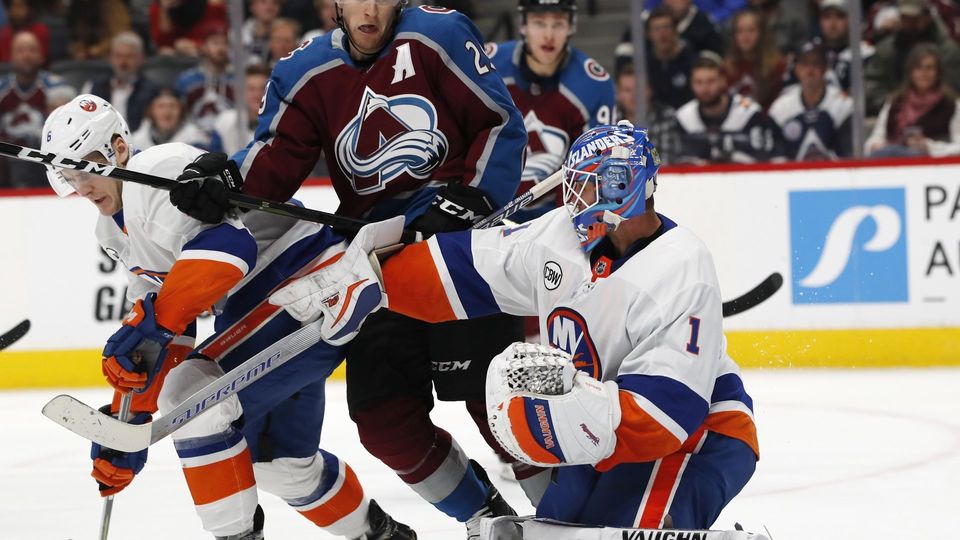 \"Нью-Йорк Айлендерс\" не испытали проблем с \"Колорадо Эвеланш\"