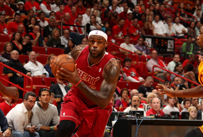 Суперданк Леброна возглавил топ-10 лучших моментов дня в НБА