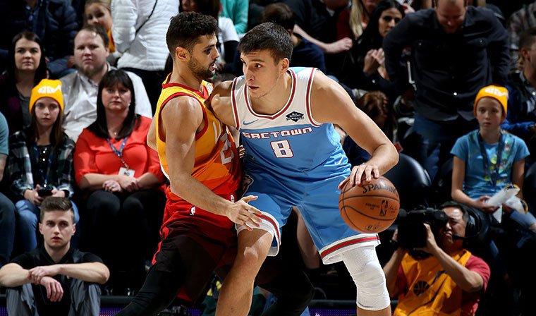 \"Юта\" проиграла \"Сакраменто\" на домашней площадке