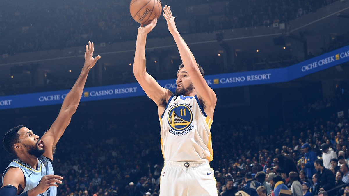 \"Голден Стэйт\" уверенно переиграл \"Мемфис\"