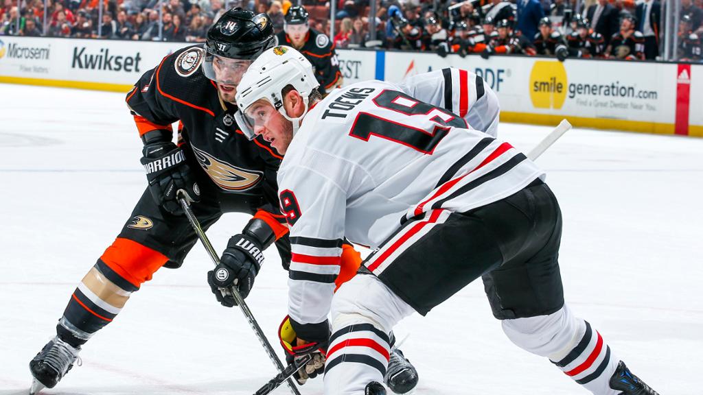 \"Анахайм Дакс\" дома переиграли \"Чикаго Блэкхокс\"